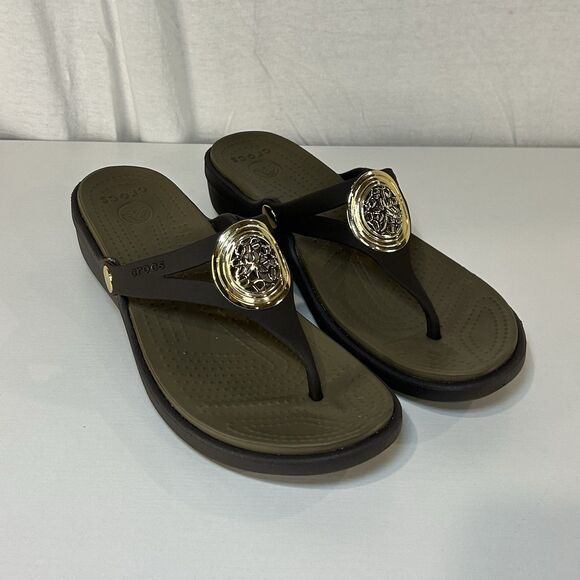 Crocs Sanrah Hammered Circle Wedge Flip Sandal Women's size 10 ESPRESSO/GOLD EUC - Picture 1 of 8